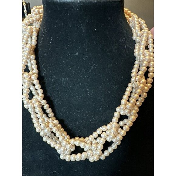 J.CREW Jewelry - J CREW Pearl Necklace Chain Link Faux Pearls Champagne Color 22 In